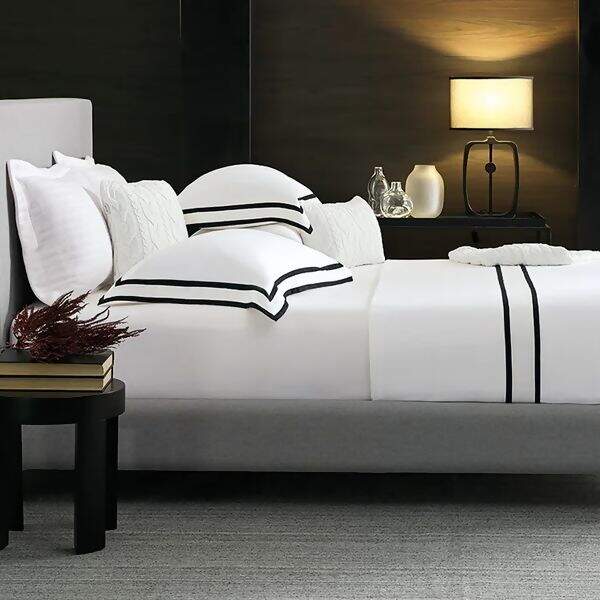 TRUSSARDI-CASTELLO-CAMA-NERO-1