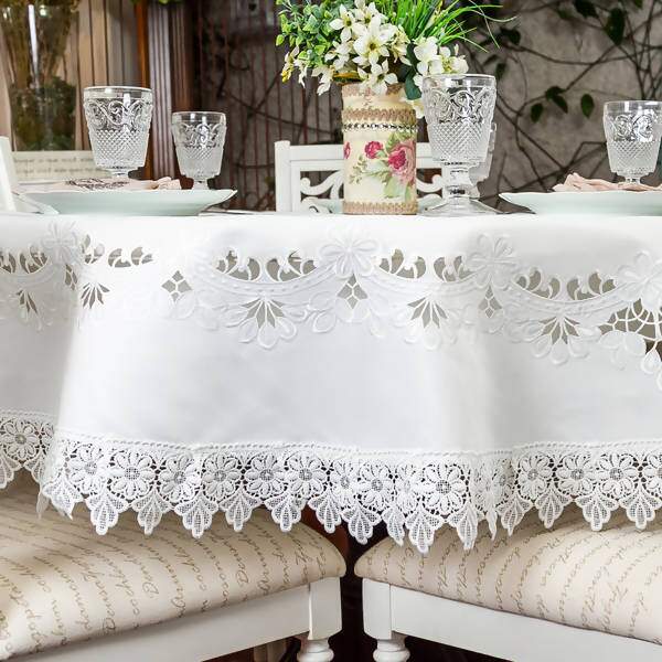 Toalha de Mesa Bordada Piquet Branca Redonda 180 cms - Argivai