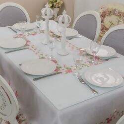 Toalha de Mesa Clássica Bordada Jardim Quadrada 150 x 150 cms - Argivai